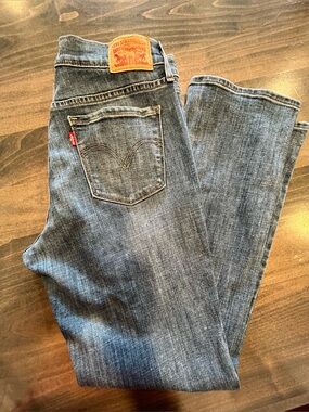 Levi’s 505 Straight Jeans 
Size: 29X30
Medium Wash